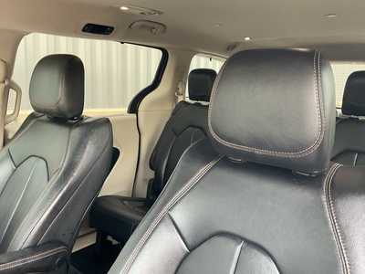 2017 Chrysler Pacifica, $15999. Photo 9