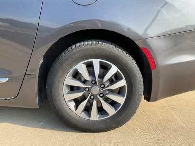 2020 Chrysler Pacifica, $21999. Photo 6
