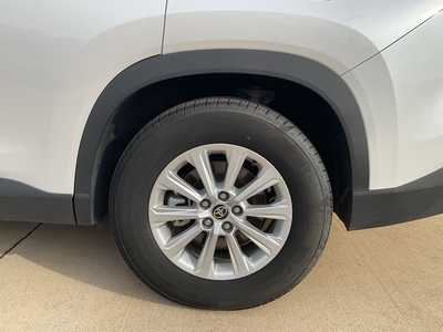 2025 Toyota Grand Highlander, $49999. Photo 6