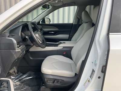 2025 Toyota Grand Highlander, $49999. Photo 8