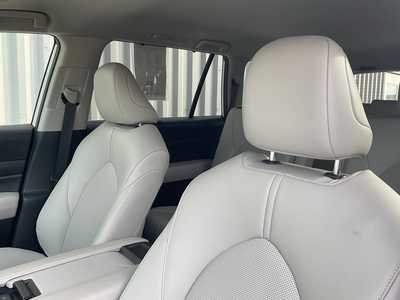 2025 Toyota Grand Highlander, $49999. Photo 9