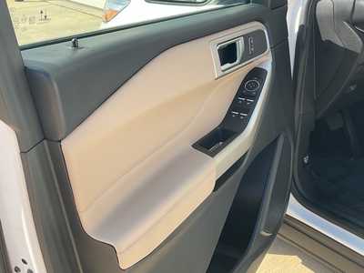 2022 Ford Explorer, $34588. Photo 8