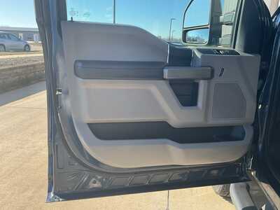 2017 Ford F350 Reg Cab, $36950. Photo 7