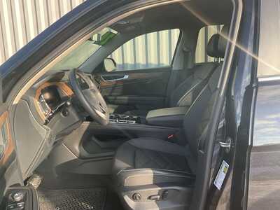 2024 Volkswagen Atlas, $26653. Photo 8