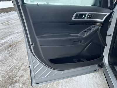 2015 Ford Explorer, $11996. Photo 7
