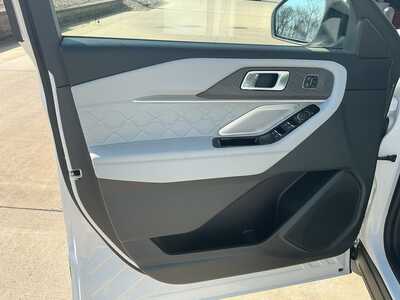 2026 Ford Explorer, $58587. Photo 7