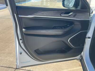 2021 Jeep Grand Cherokee L, $26300. Photo 7