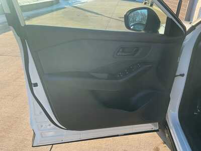 2023 Nissan Rogue, $17888. Photo 6