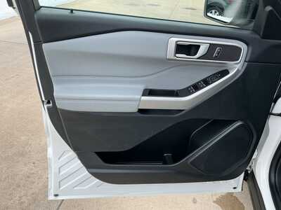 2023 Ford Explorer, $37999. Photo 8