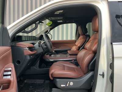 2025 Lincoln Navigator L, $92888. Photo 10