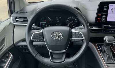 2023 Toyota Sienna, $41599. Photo 10