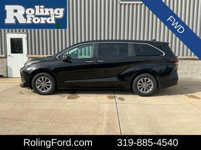 2023 Toyota Sienna, $41599. Photo 2