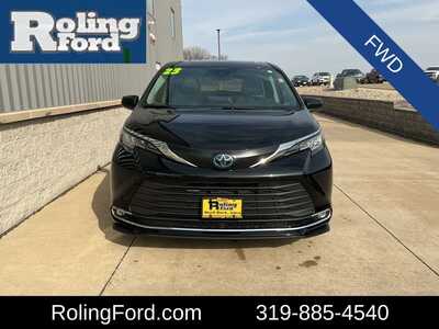 2023 Toyota Sienna, $41599. Photo 3