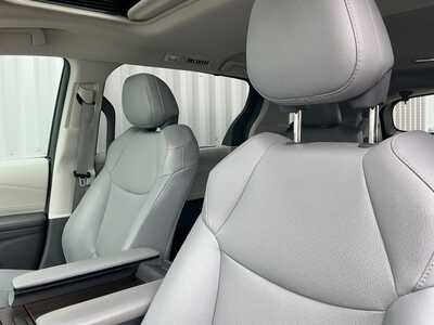 2023 Toyota Sienna, $41599. Photo 7