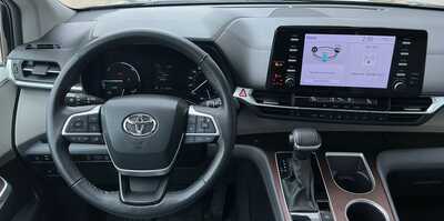 2023 Toyota Sienna, $41599. Photo 9