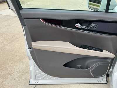 2022 Lincoln Nautilus, $32929. Photo 8