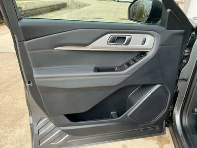 2026 Ford Explorer, $49103. Photo 7