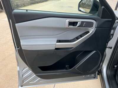 2024 Ford Explorer, $38529. Photo 8