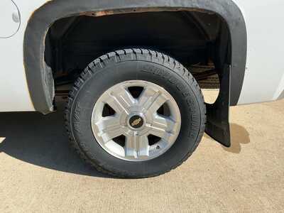 2013 Chevrolet 1500 Crew Cab, $6995. Photo 5