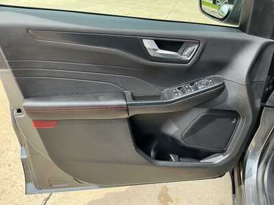 2025 Ford Escape, $30982. Photo 7