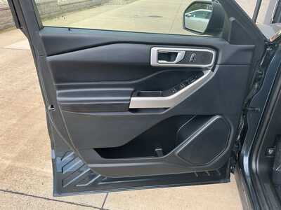 2022 Ford Explorer, $29989. Photo 7