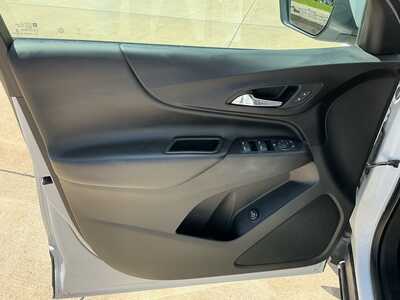 2019 Chevrolet Equinox, $14898. Photo 5