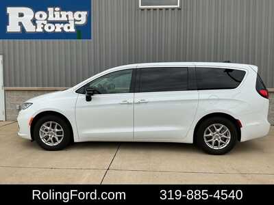 2024 Chrysler Pacifica, $31672. Photo 2