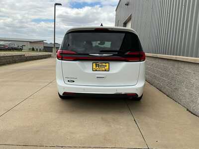 2024 Chrysler Pacifica, $31672. Photo 5