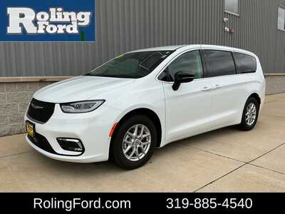 2024 Chrysler Pacifica, $31672. Photo 1