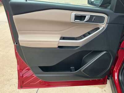 2023 Ford Explorer, $35554. Photo 8