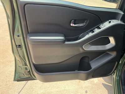 2026 Nissan Frontier, $37794. Photo 7