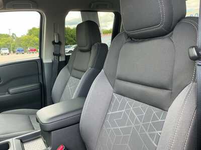 2026 Nissan Frontier, $37794. Photo 9