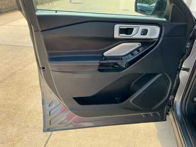 2022 Ford Explorer, $35923. Photo 8