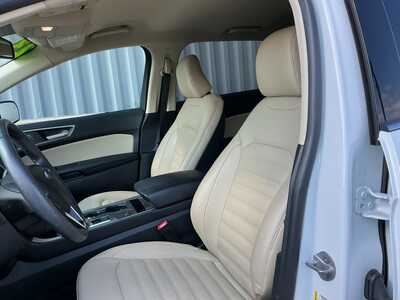 2023 Ford Edge, $25937. Photo 9
