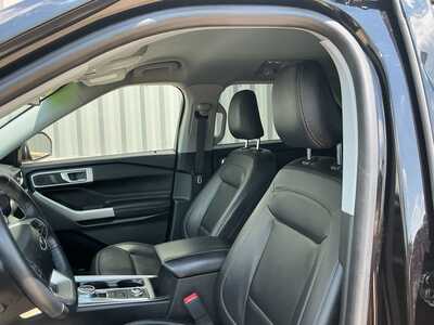 2022 Ford Explorer, $28664. Photo 9