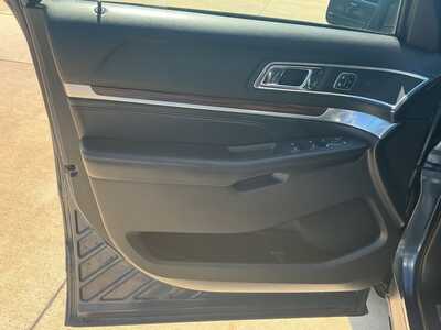 2017 Ford Explorer, $0. Photo 8