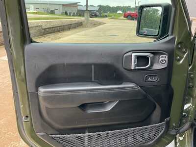 2022 Jeep Gladiator, $29389. Photo 7