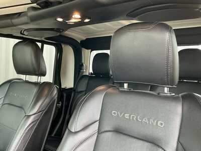 2022 Jeep Gladiator, $29389. Photo 9