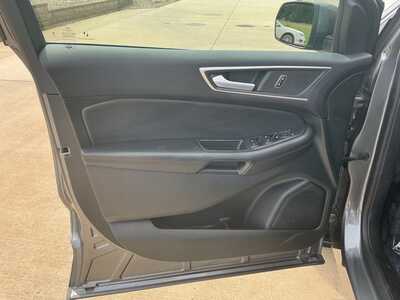 2023 Ford Edge, $28597. Photo 7