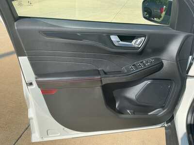 2024 Ford Escape, $27080. Photo 7