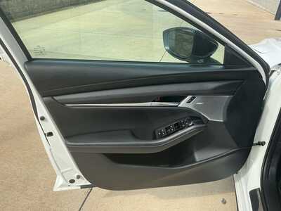 2025 Mazda Mazda3, $33943. Photo 7