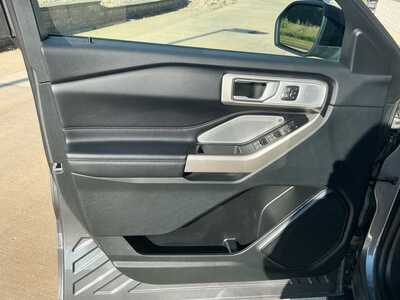 2023 Ford Explorer, $36992. Photo 8
