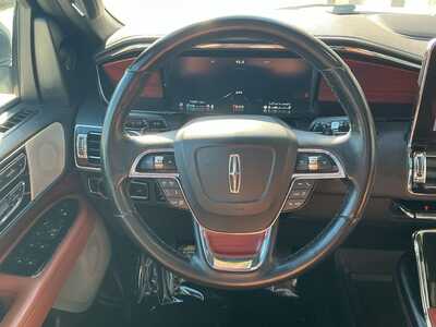 2021 Lincoln Navigator L, $40526. Photo 10