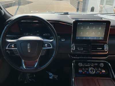 2021 Lincoln Navigator L, $40526. Photo 9