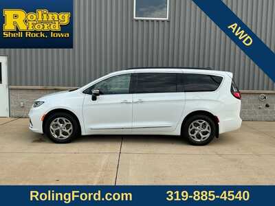 2023 Chrysler Pacifica, $34847. Photo 2