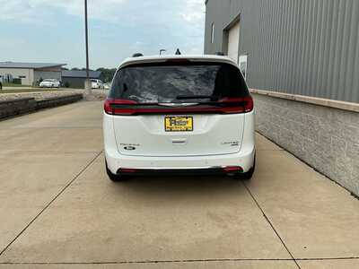 2023 Chrysler Pacifica, $34847. Photo 5