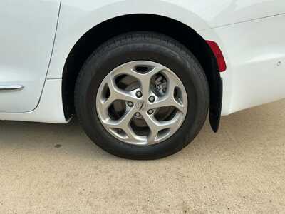 2023 Chrysler Pacifica, $34847. Photo 6