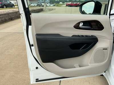 2023 Chrysler Pacifica, $34847. Photo 7