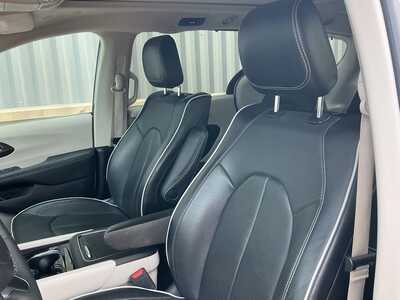 2023 Chrysler Pacifica, $34847. Photo 9