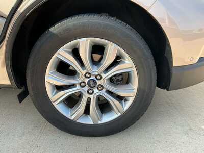 2020 Ford Edge, $23597. Photo 6